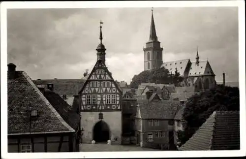 Ak Oberursel im Taunus Hessen, Altes Rathaus mit Kirche