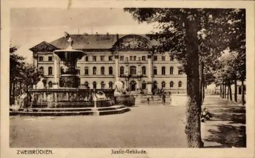 Ak Zweibrücken in der Pfalz, Justiz-Gebäude, Brunnen