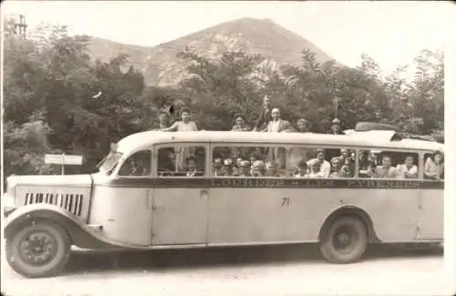 Foto Ak Lourdes Hautes Pyrénées, Personen im Autobus, Rundfahrt