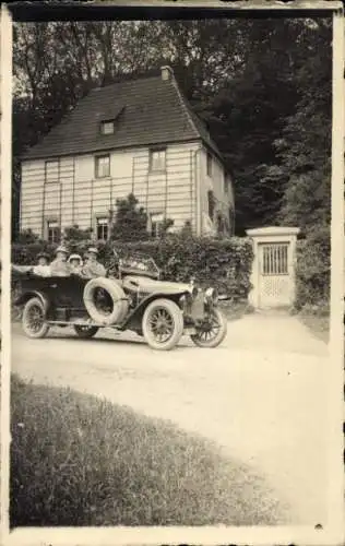 Foto Ak Weimar in Thüringen, Automobil vor Goethes Gartenhaus