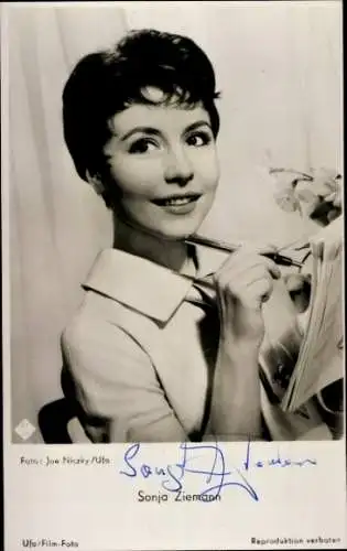 Ak Schauspielerin Sonja Ziemann, Portrait, Autogramm