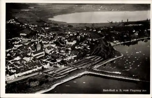 Ak Radolfzell am Bodensee, Blick auf den Ort, Fliegeraufnahme