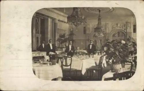 Foto Ak München, Restaurant, Innenansicht, Kellner