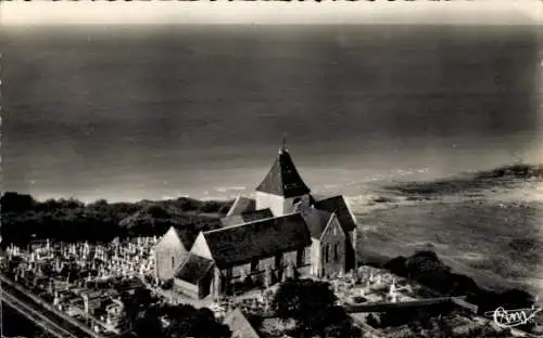 Ak Varengeville sur Mer Seine Maritime, Kirche, Luftansicht, Meer