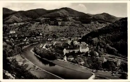 Ak Wolfach im Schwarzwald, Gesamtansicht, Gebirge, Flussbiegung