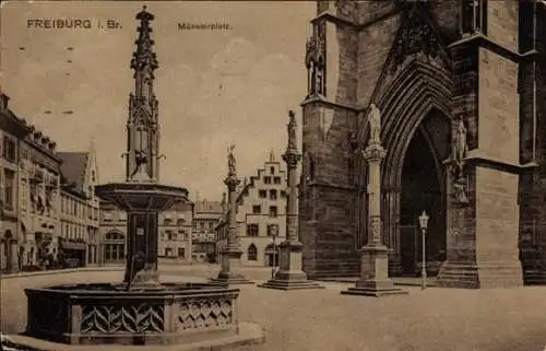 Ak Freiburg im Breisgau, Münsterplatz, Eingang Münster, Brunnen