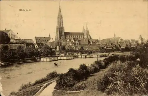 Ak Ulm an der Donau, Teilansicht, Wohnhäuser, Kirche