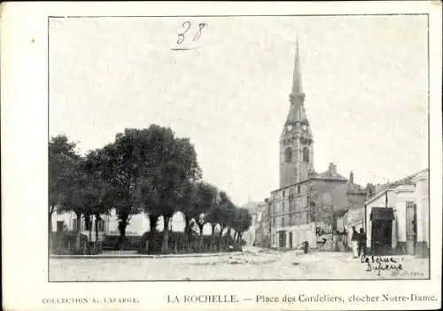 Ak La Rochelle Charente Maritime, Place des Cordeliers, Glockenturm Notre Dame