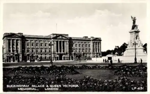 Ak City of Westminster London England, Buckingham Palast und Königin Victoria Denkmal