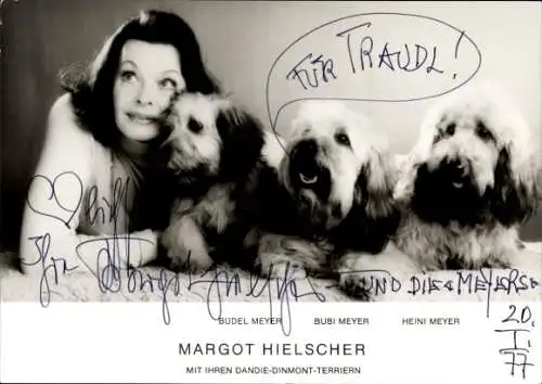 Ak Schauspielerin Margot Hielscher, Portrait, Dandie-Dinmont-Terrier "die Meyers", Autogramm