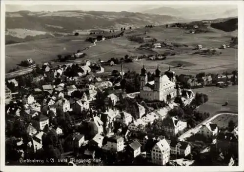 Ak Lindenberg im Allgäu Schwaben, Fliegeraufnahme, Kirche