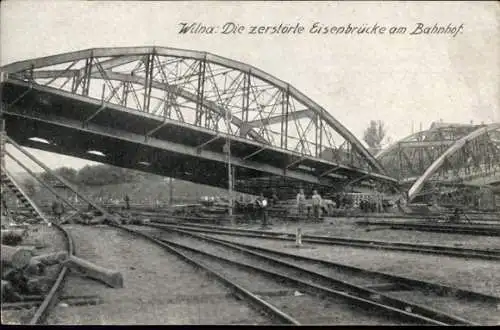 Ak Vilnius Wilna Litauen, zerstörte Eisenbrücke am Bahnhof