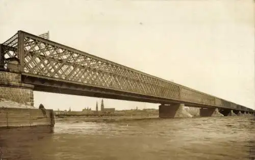 Foto Ak Riga Lettland, eiserne Brücke