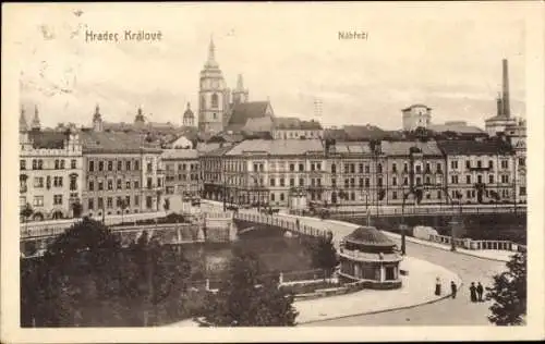 Ak Hradec Králové Königgrätz Stadt, Gesamtansicht, Brücke