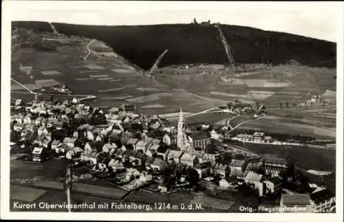 Ak Oberwiesenthal im Erzgebirge Sachsen, Fliegeraufnahme, Fichtelberg