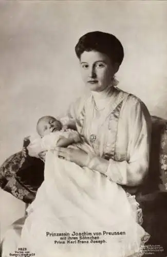 Ak Prinzessin Joachim von Preußen, Marie Auguste von Anhalt, Prinz Karl Franz Joseph