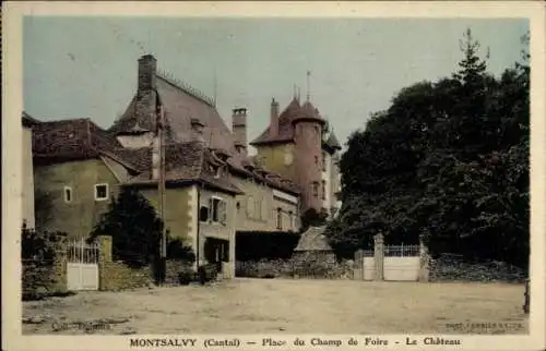 Ak Montsalvy Cantal, Place du Champ de Foire, Le Chateau