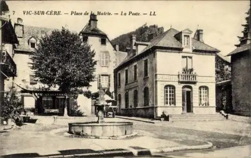 Ak Vic sur Cère Cantal, Place de la Mairie, Poste