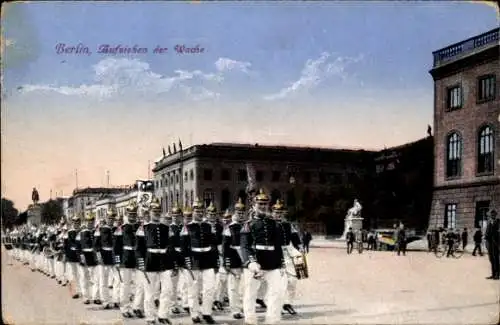 Ak Berlin Mitte,  Friedrich Wilhelms Universität, Unter den Linden, Soldaten