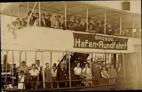 Foto Ak Hamburg, Große Hafen-Rundfahrt, Passagiere