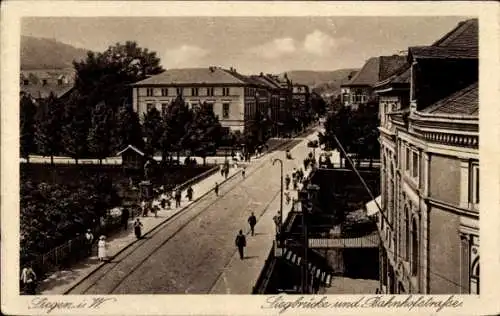 Ak Siegen in Westfalen, Siegbrücke, Bahnhofstraße