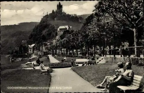 Ak Cochem an der Mosel, Moselpromenade mit Burg Cochem, Parkbänke