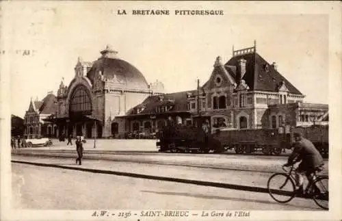 Ak Saint Brieuc Côtes d'Armor, Bahnhof, Straßenseite, Eisenbahn