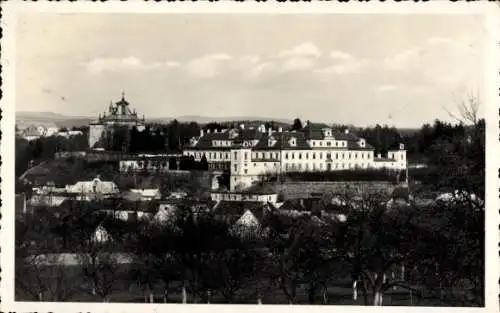 Ak Rychnov nad Kněžnou Reichenau an der Knieschna Region Königgrätz, Gesamtansicht, Schloss