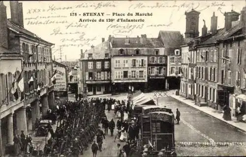 Ak Stenay Lothringen Meuse, Place du Marche, Arrivee du 120e d'Infanterie