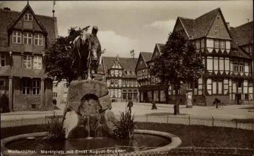 Ak Wolfenbüttel an der Oker, Marktplatz, Ernst August Brunnen