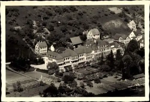 Foto Ak Bad Urach in der Schwäbischen Alb Württemberg, Krankenhaus, Fliegeraufnahme