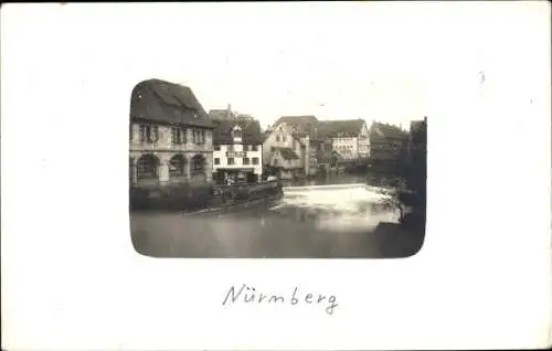 Foto Ak Nürnberg in Mittelfranken, Häuser, Fluss