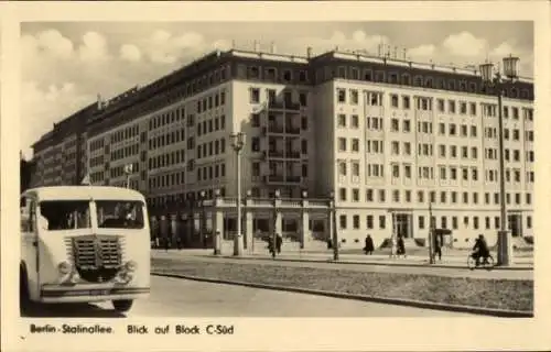 Ak Berlin Friedrichshain, Stalinallee, Block C Süd, heute Karl Marx Allee, Bus