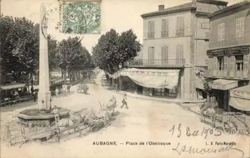 Ak Aubagne Bouches du Rhône, Place de la Obélisque