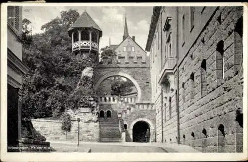 Ak Wiesbaden in Hessen, Heidenmauer, Tor