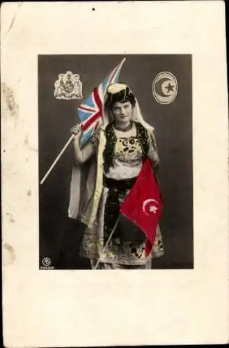 Ak Frau mit türkischer Fahne, Volkstracht, Wappen, Britische Fahne