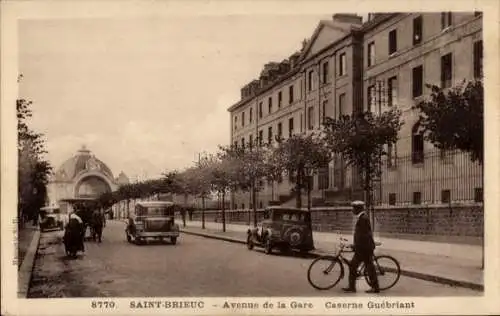 Ak Saint Brieuc Côtes d’Armor, Avenue de la Gare, Kaserne Guebriant