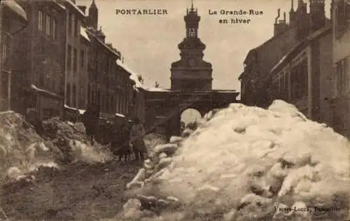 Ak Pontarlier-Doubs, Grande Rue im Winter