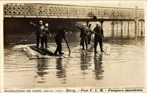 Ak Bercy Paris XII., Überschwemmungen in Paris, Januar 1910, PLM-Brücke