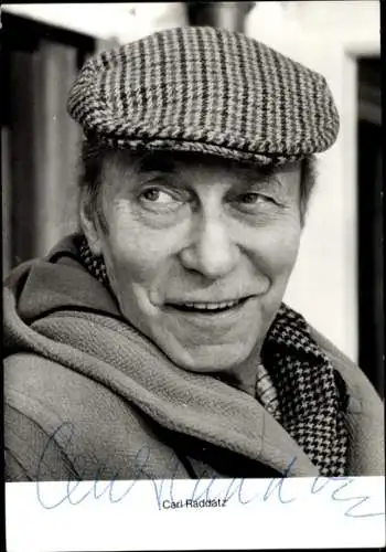 Ak Schauspieler Carl Raddatz, Portrait mit Mütze, Autogramm