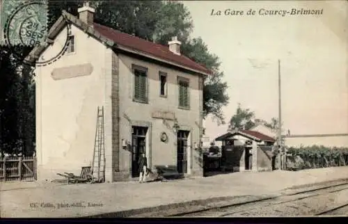 Ak Courcy Brimont Marne, Bahnhof, Gleisansicht