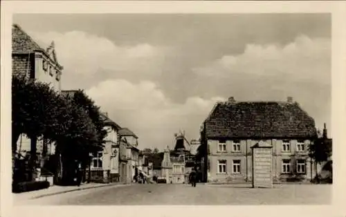 Ak Kröpelin in Mecklenburg, Straßenpartie, Mühle