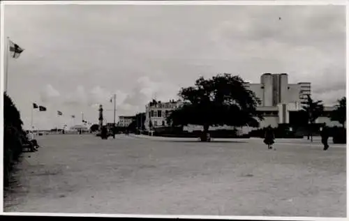 Foto Ak Ostseebad Warnemünde Rostock, Kurhaus, Straßenpartie