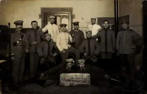 Foto Ak Colmar Kolmar Elsass Haut Rhin, Deutsche Soldaten in Uniformen, I WK