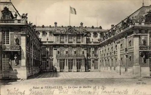 Ak Versailles Yvelines, Palais, La Cour de Marbre