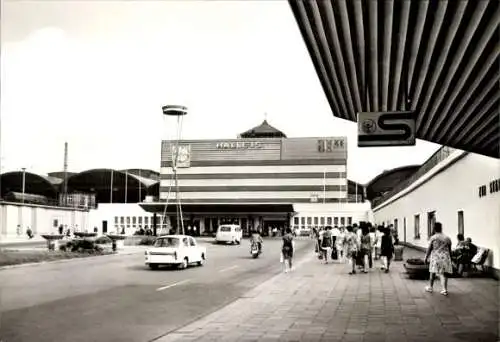 Ak Halle an der Saale, Hauptbahnhof, Trabant