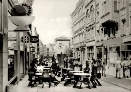 Ak Halle an der Saale, Klement-Gottwald-Straße, Milchbar, Terrasse