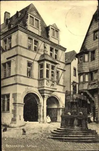 Ak Bernkastel Kues an der Mosel, Rathaus, Brunnen