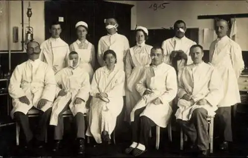 Foto Ak Freiburg im Breisgau, Krankenschwestern, Patienten