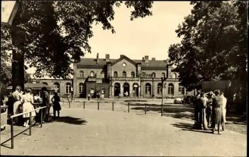 Ak Königs Wusterhausen in Brandenburg, Bahnhof, Straßenseite